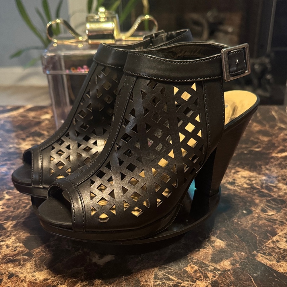 CL by Laundry Way Black Perforated Heeled Sandals - Women’s Size 7 - Picture 2 of 10